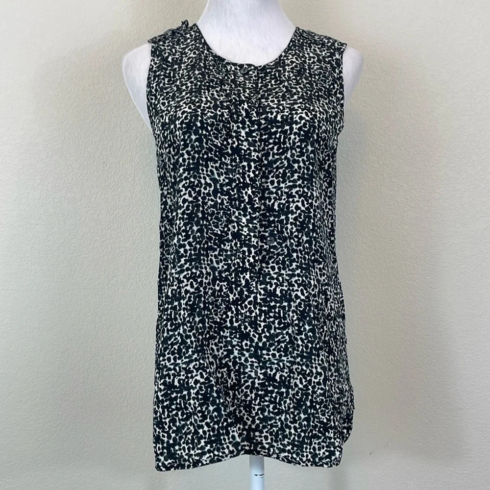 Ann Taylor 100% silk sleeveless printed blouse size small‎